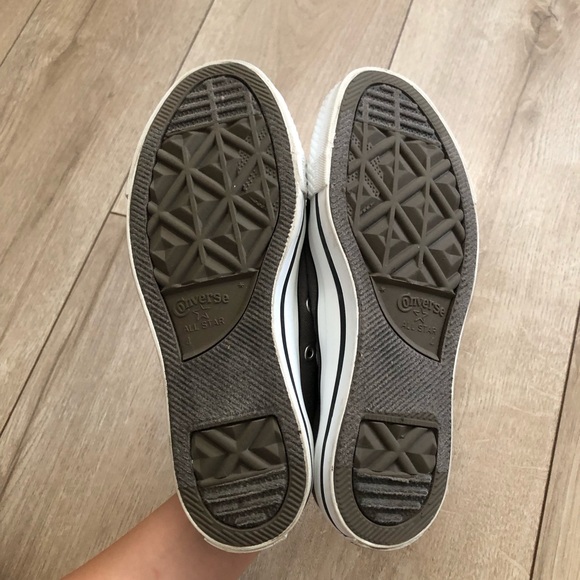 Size 6 Converse Chuck Taylor All Star Low Top Sneakers - Picture 2 of 4